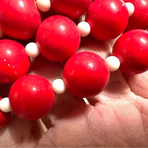 Vintage red beaded necklace - Image 7