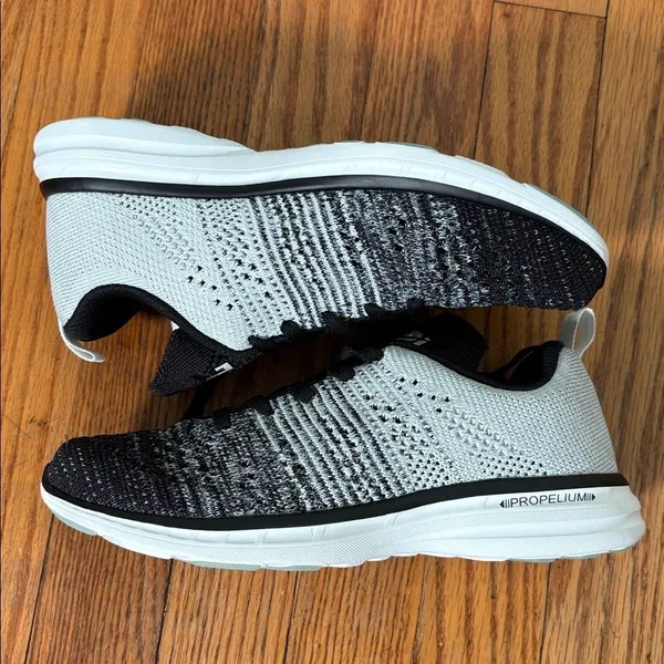 APL Techloom Pro Sneaker Black Grey‎ White size 5 NWT running - Image 5