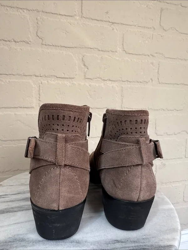 Vince Camuto boots brown Taupe Suede Ankle Booties Buckle 8.5 leather - Image 2
