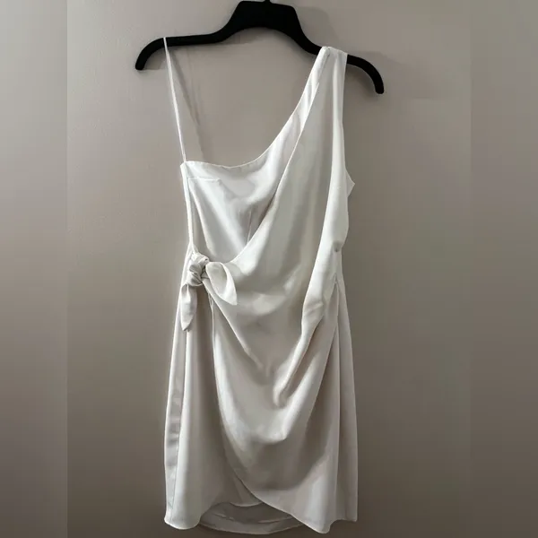 Like anew! Amanda Uprichard REVOLVE Conetta Dress in Ivory, size XS - Image 4