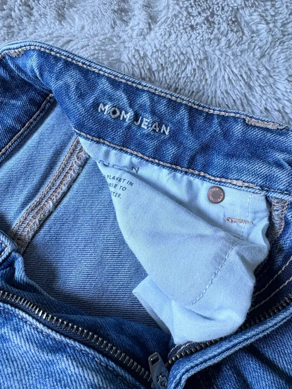 American Eagle Jeans - Image 4
