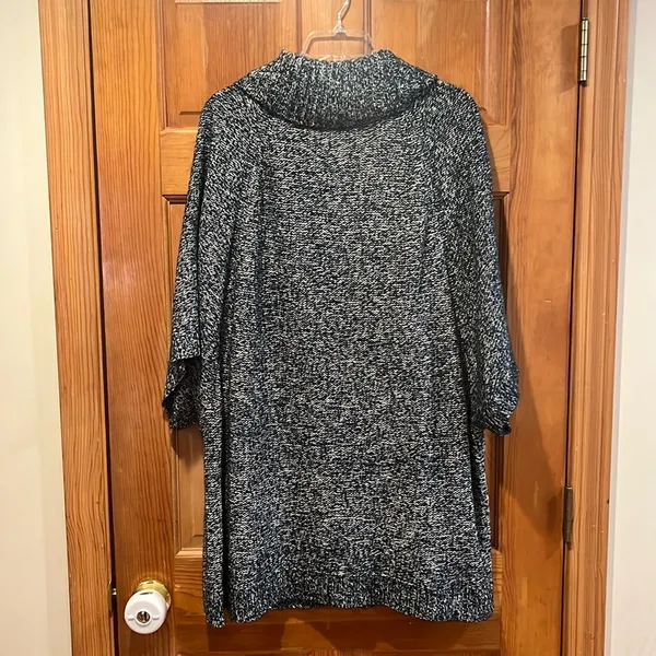 Catherine’s women’s quarter sleeve button down cardigan sweater size 3X.(26/28W) - Image 5