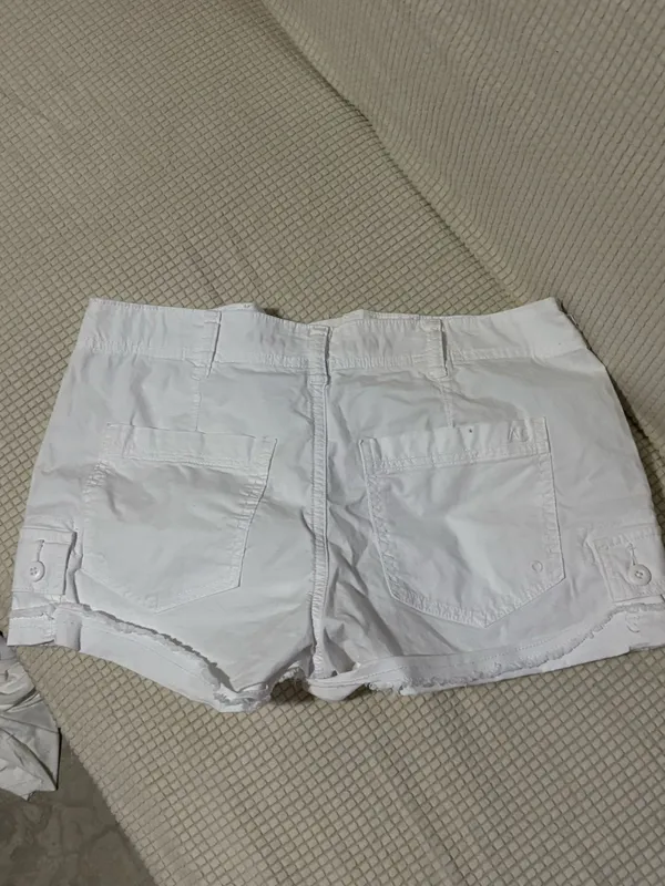 American Eagle Outfitters white cargo shorts  - Image 5