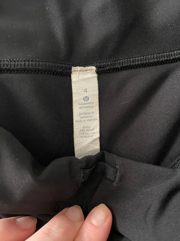 Lululemon 7/8 Black Scalloped Reflective Leggings - Image 7