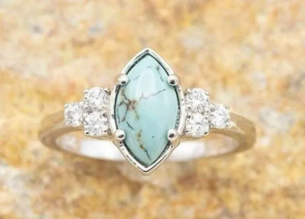 ⚠️ Clearance NWT Three in one hollow turquoise ring with rhinestones. - Image 3