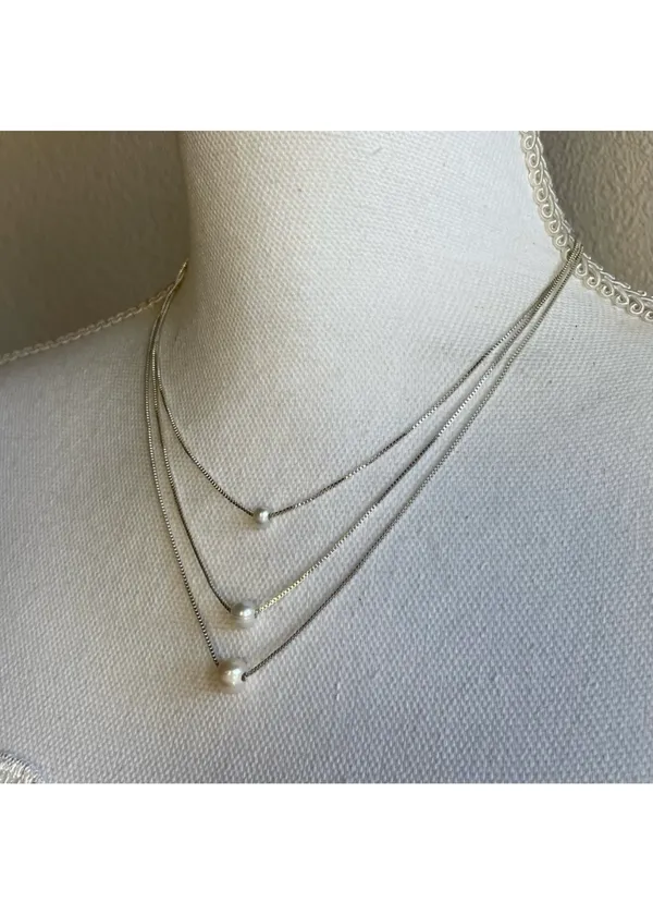 Tripple pearl layered silver tone necklace - Image 8