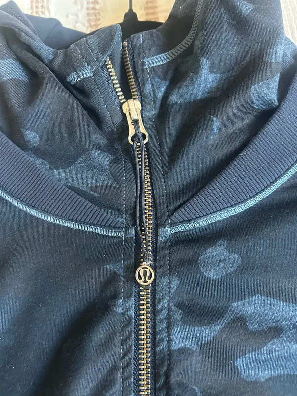 Lululemon Navy Camo Jacket - Image 3