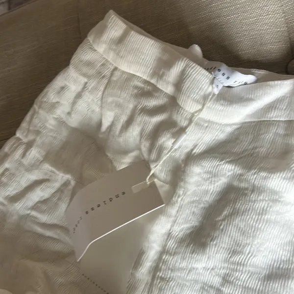NWT‎ Endless Rose White Flutter Hem Textured Shorts - Image 5