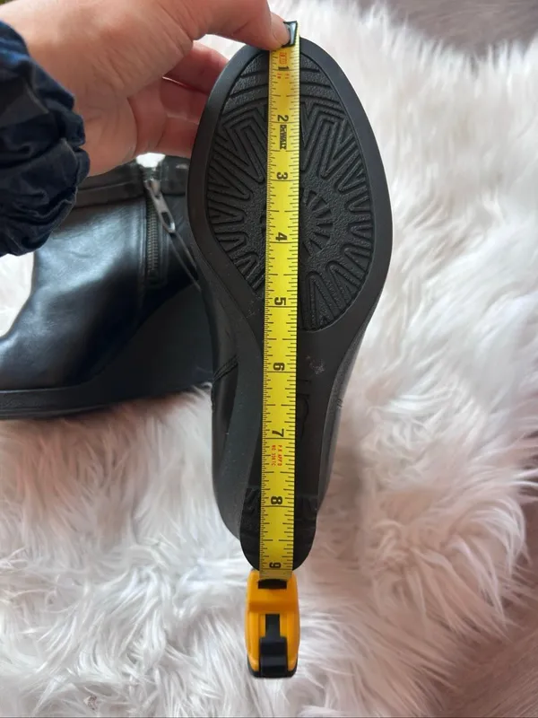 UGG ALEXIS Black Wedge Boots Women Size US 9 leather stylish - Image 9