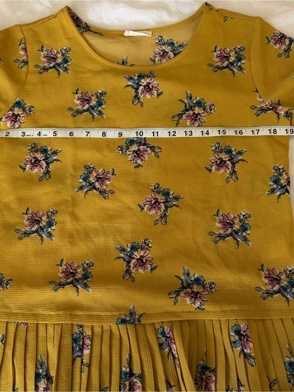 EUC Yellow Floral Short Sleeve blouse with Pleated Hem | Les Amis Women’s M - Image 5