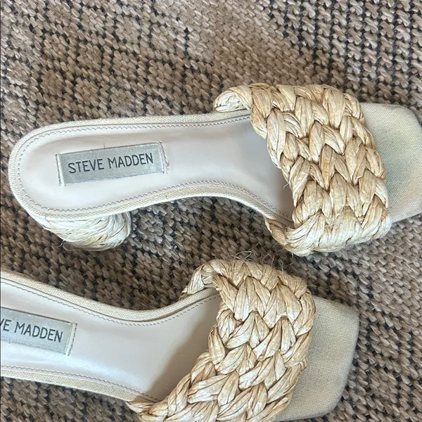 Steve Madden Laveda Sandal in Beige Size 7.5 - Image 3