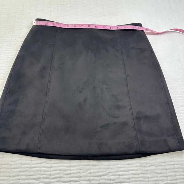 LOFT Black Suede A-Line Skirt With Back Zipper in Size 6 - Image 4