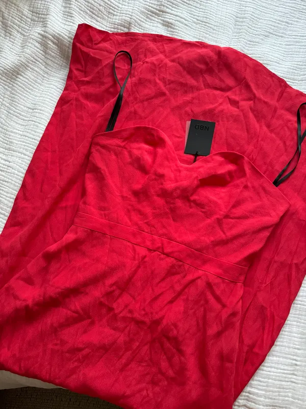 Red Gown Size M - Image 12