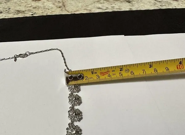 Women’s Pretty Signed Avon Rhinestone Silver Tone Flower Necklace - Image 4