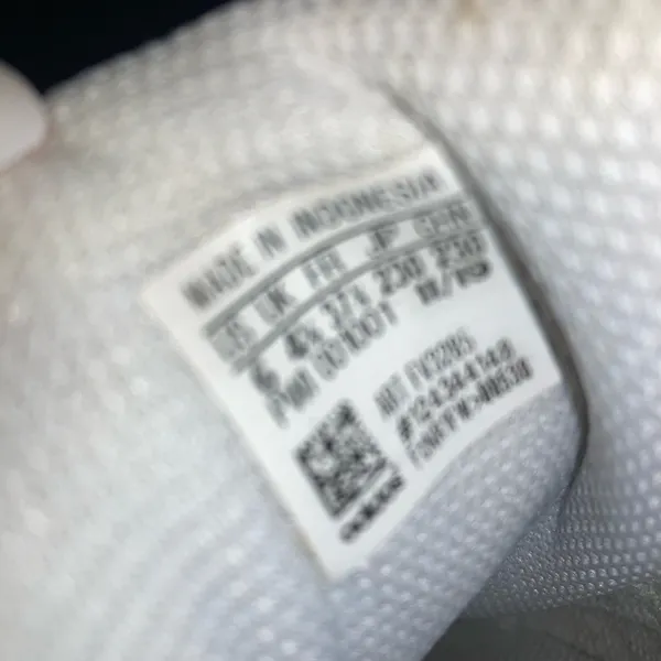 Women’s White Adidas Size 6 - Image 5