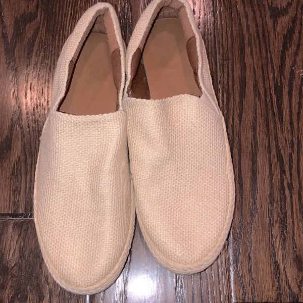 True Craft tan woven loafers size 7 - Image 2