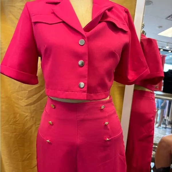 Hot Pink‎ Cropped Short Sleeve Blazer Top with Silver Snap Buttons Size M - Image 2