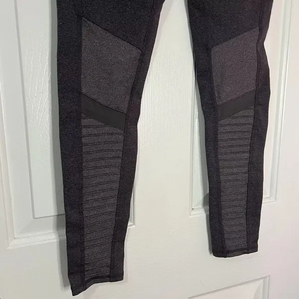 Alo Yoga Size Medium Low Waist Grey Moto Legging Athletic Textured Mesh Pant - Image 9