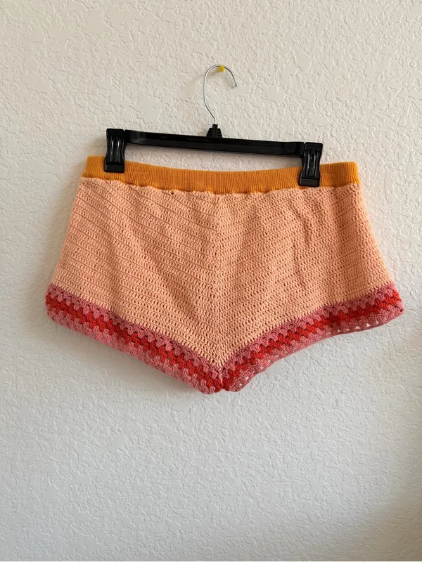 Anthropologie‎ MinkPink Crochet Knit Shorts Size M Orange Pink - Image 5