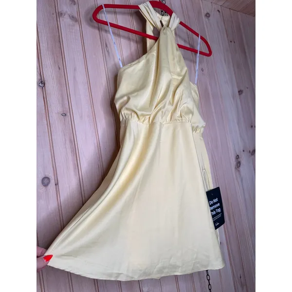 NWT Lulus Sleek Essence Light Yellow Satin Halter Sleeveless Mini Dress Party M - Image 4