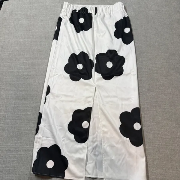 Floral Satin Maxi Skirt Large Black White Daisy Print High Waist Slit Long Skirt - Image 2