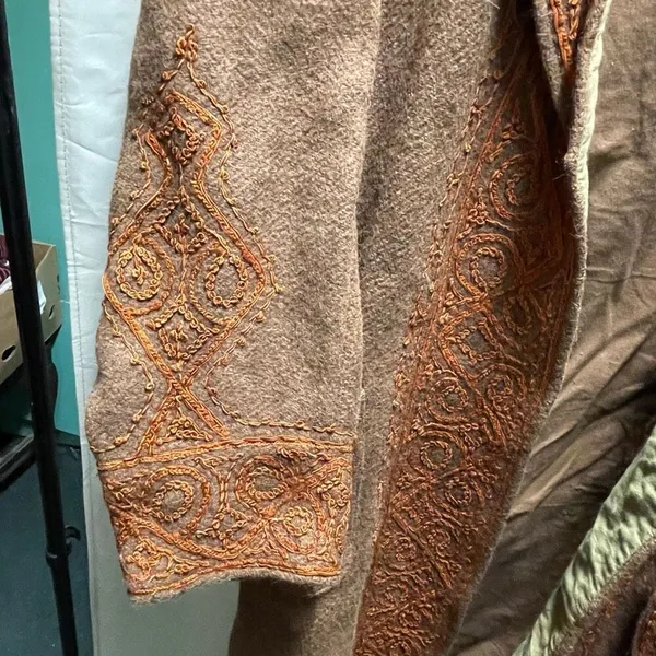 Vintage Western boho handmade size L embroidered wool midi coat. Sash tie. - Image 8