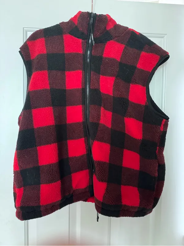 Woolrich NWT Unisex Red and Black Fleece Lined Buffalo Plaid Vest - Image 3