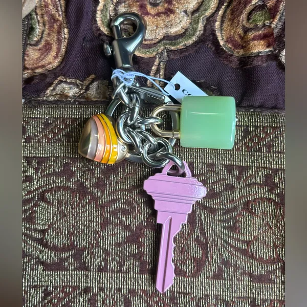 Authentic COACH Silver Heart/Key/Lock keychain - Image 6