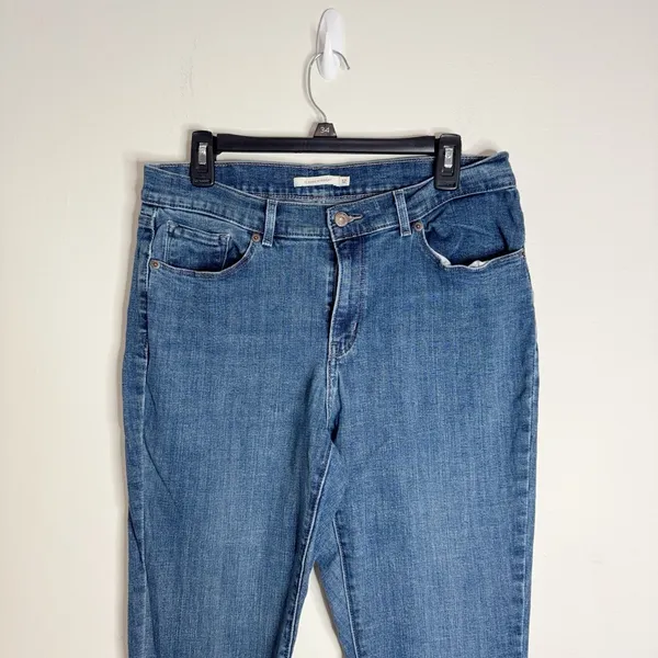 Levi's Classic Straight Medium Wash Blue Jeans size 12 - Image 4