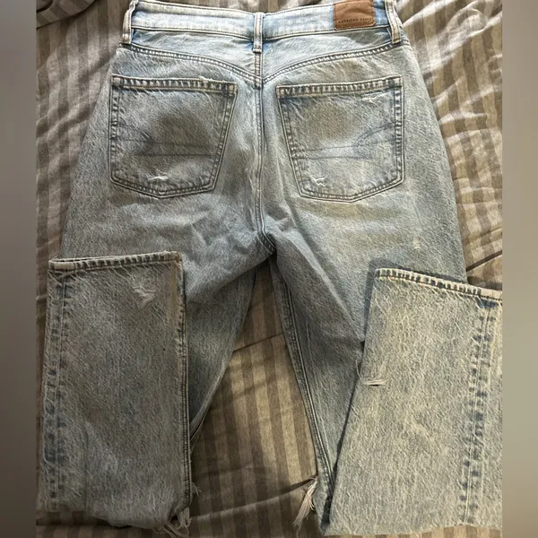 American Eagle Outfitters Light Wash 90s Boyfriend Jeans - Image 3