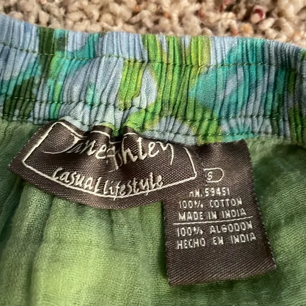 Jane Ashley elastic waist skirt ladies small and blouse - Image 2