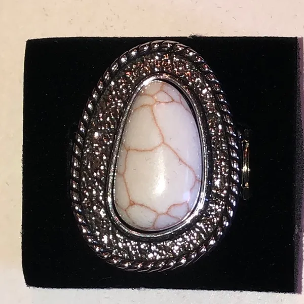 White Faux Howlite Teardrop Statement Ring - Image 2