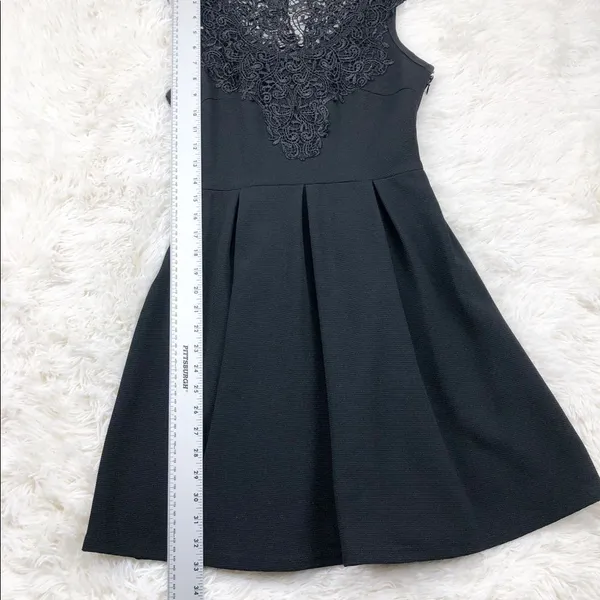 Ya Los Angeles Black Lace Fit And Flare Pleated Dress Size Small‎ - Image 4
