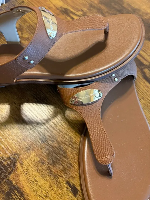 Michael Kors Brown Thong Sandals Size 9 - Excellent Pre-owned Condition - Gold H - Image 3