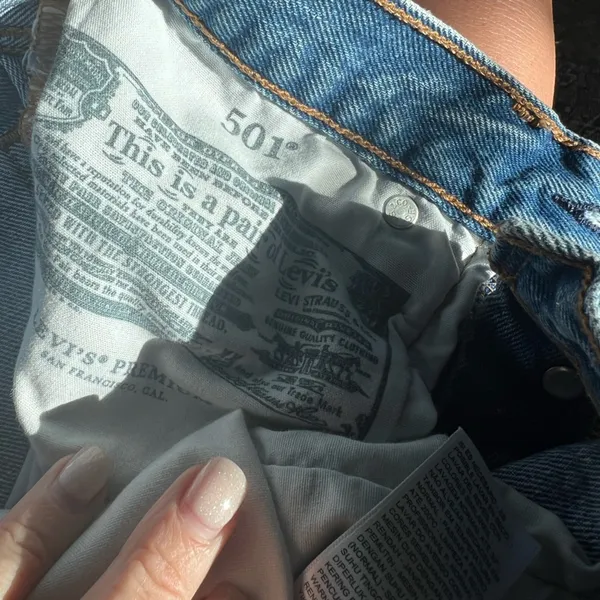 Revolve Levi’s Shorts 501 size 25 - Image 3