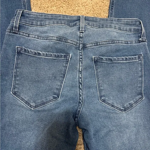 Old Navy Women's Straight Leg Jeans in Dark Blue - Image 7