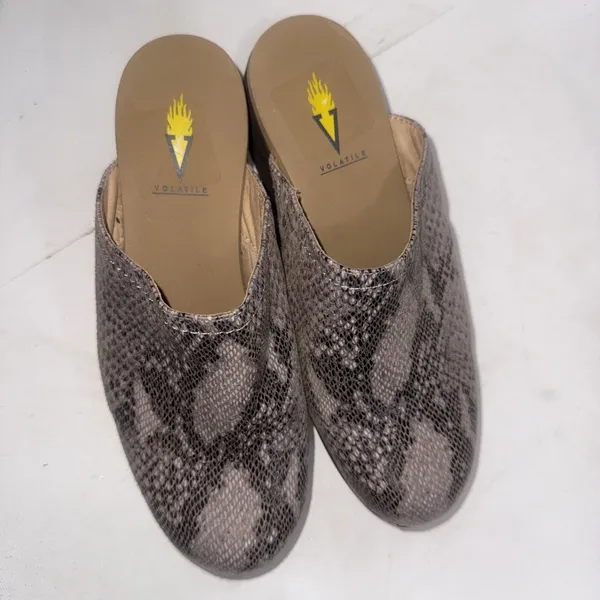 Volatile‎ Slip On Platform Mule Wedge Faux Snakeskin Leather Slip Clogs Size 7 - Image 3