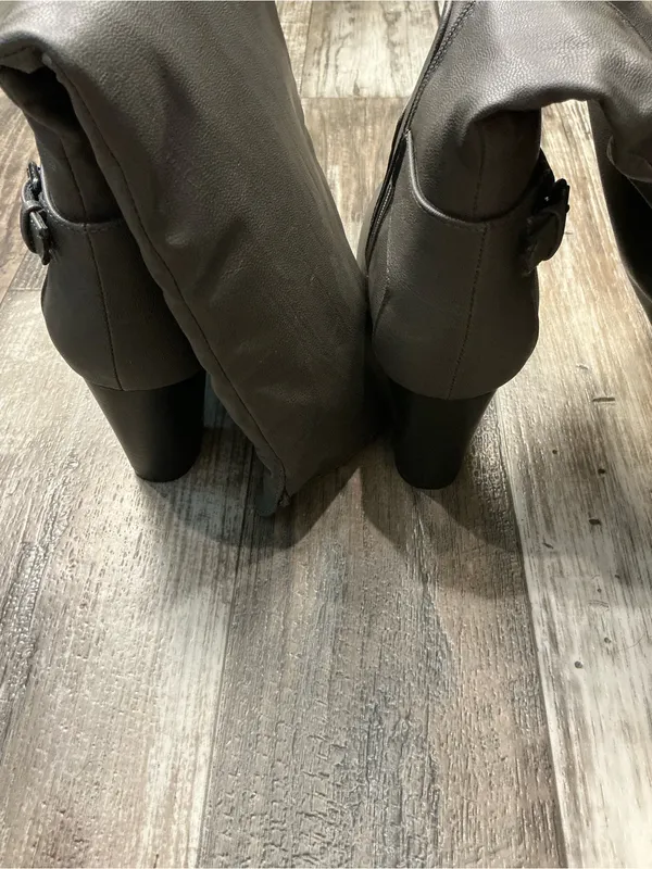 Journee Collection Tall Gray Knee-High Block Heel Boot Size 9 - Image 12