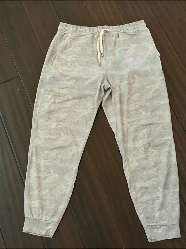 Vuori Performance Jogger Women's Pale Gray Camo Medium - Image 4