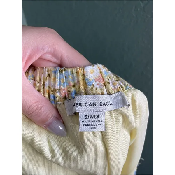 American Eagle High Waisted Flowy Short  Size Small Yellow Floral Ditsy Print - Image 4