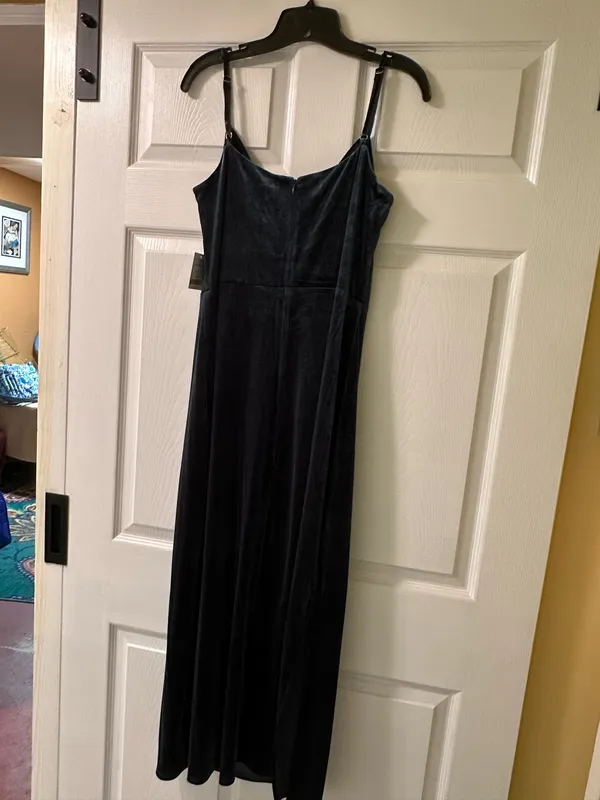 Emerald Green Velvet Dress - Image 4