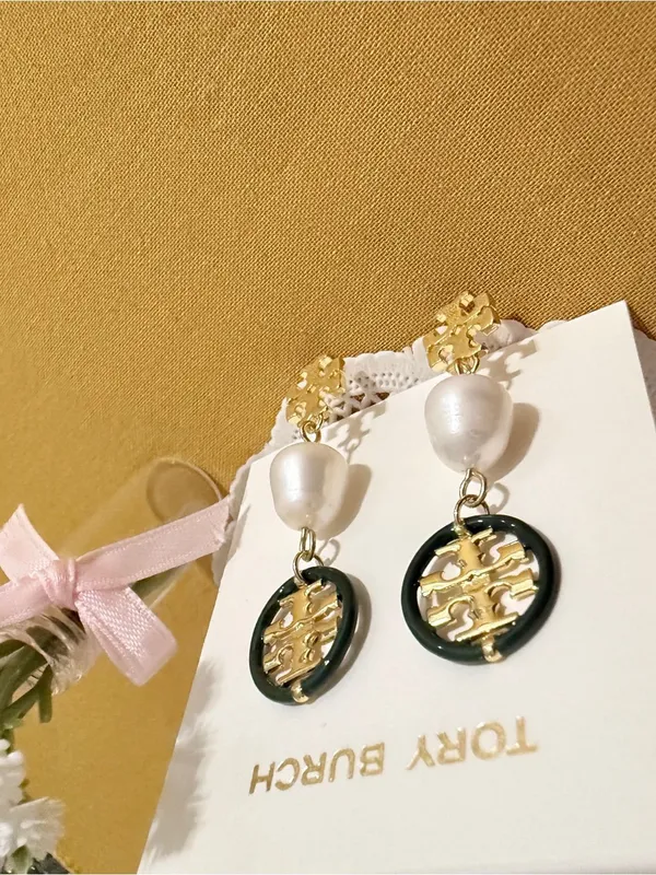 Tory Burch Roxanne Pearl & Logo Drop Earrings New - Image 4