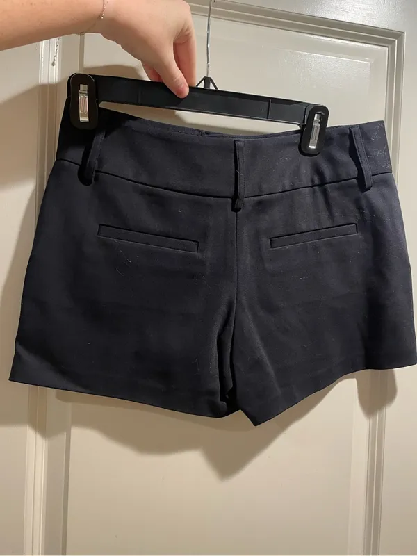 Alice + Olivia Cady Tailored Shorts in black - Image 2