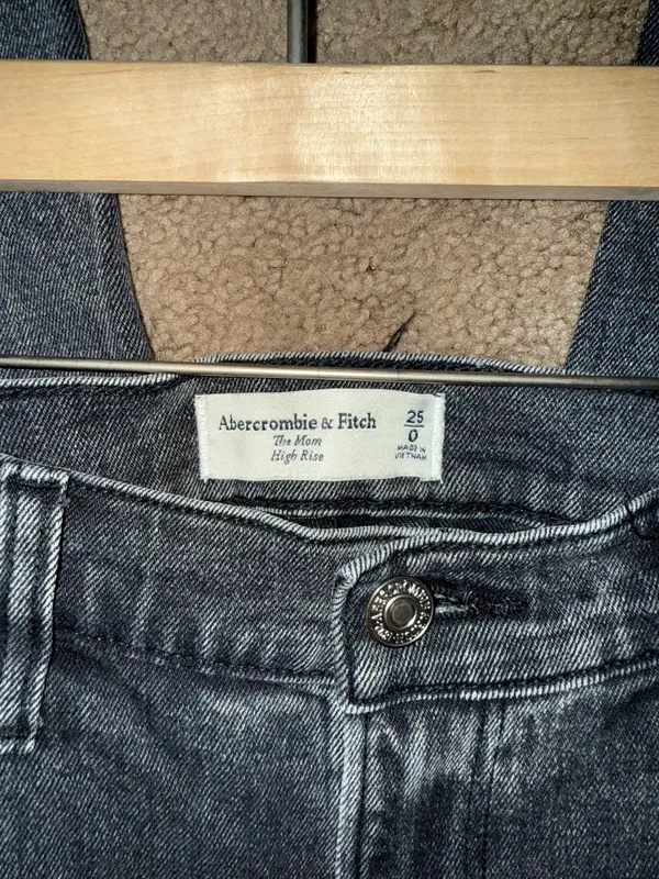 Abercrombie High Rise Mom Jeans - Image 11