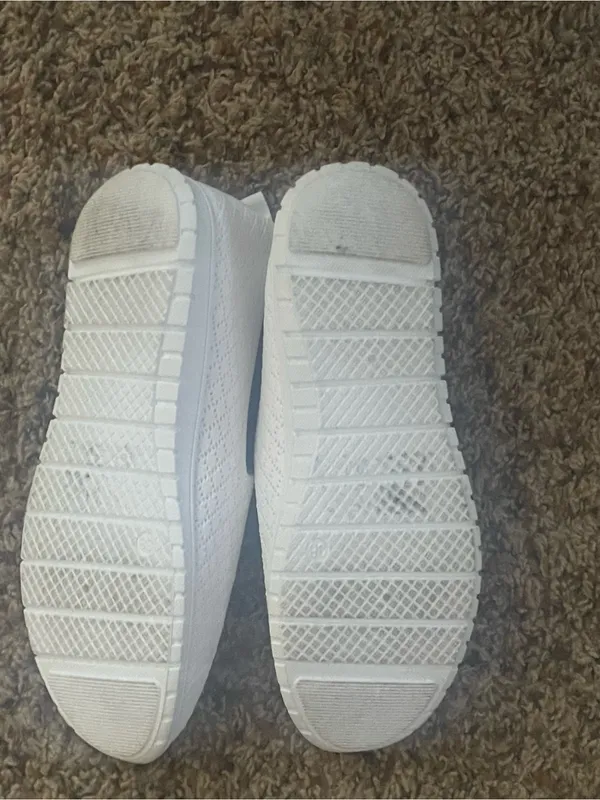 Source Unknown White Women’s Slip-On Flats - Image 4