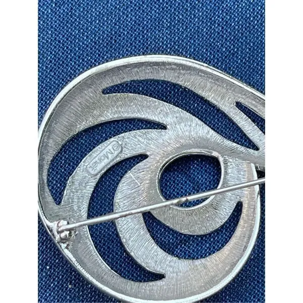 Vintage shiny Monet swirl brooch. Large - Image 6