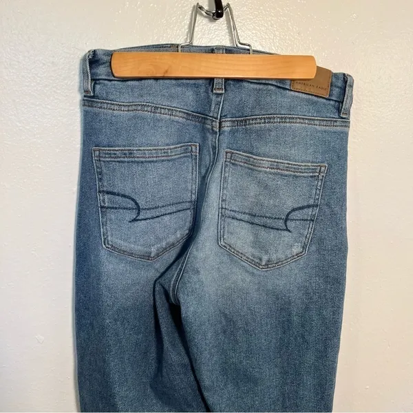 American Eagle Women's Sz 4 Regular Curvy Mom Jean Medium Wash Destroyed Stretch - Image 11