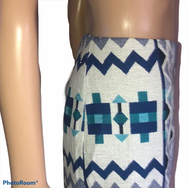 H&M Divided woven aztec skirt - Image 3