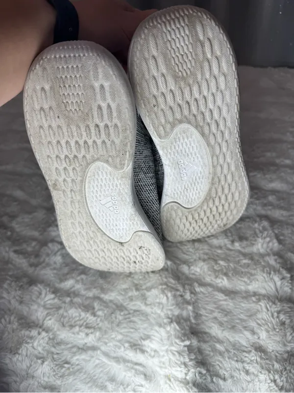 Adidas Cloudfoam White and Gray Knit Sneakers - Image 5