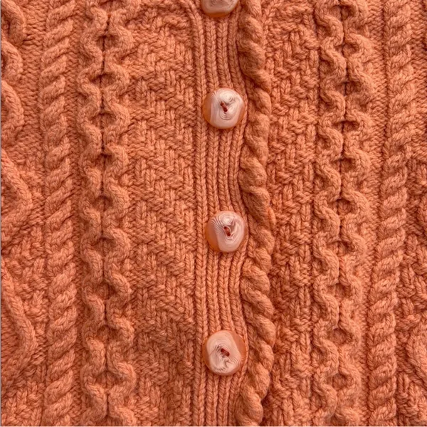 Like New Aran Crafts Merino Wool Cable Knit Crop Lngth Scallop Hem Sweater Large - Image 4